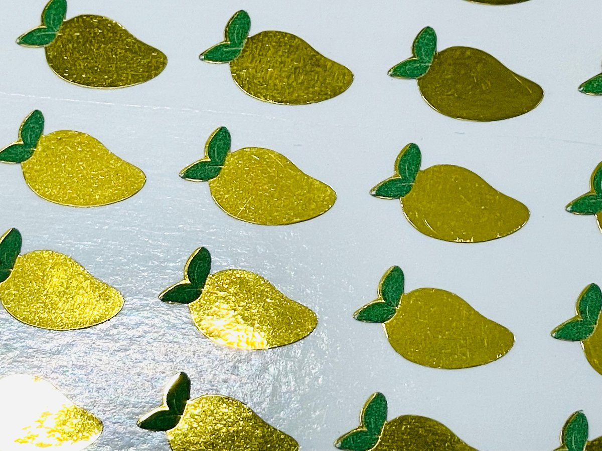 สติ๊กเกอร์ฉลากสินค้า สีทอง สีเงิน พิมพ์หรูหรา เพิ่มมูลค่าแบรนด์ เหมาะสำหรับบรรจุภัณฑ์ สินค้าพรีเมียม และงานโปรโมชัน