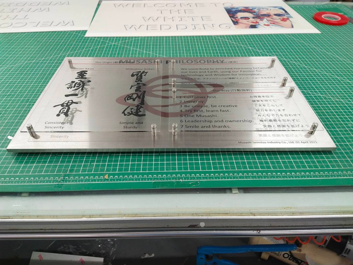 ป้ายประกบ ซ้อนชั้นวัสดุ ดีไซน์สวย พิมพ์คมชัด แข็งแรง เหมาะสำหรับป้ายบริษัท ร้านค้า และงานตกแต่ง