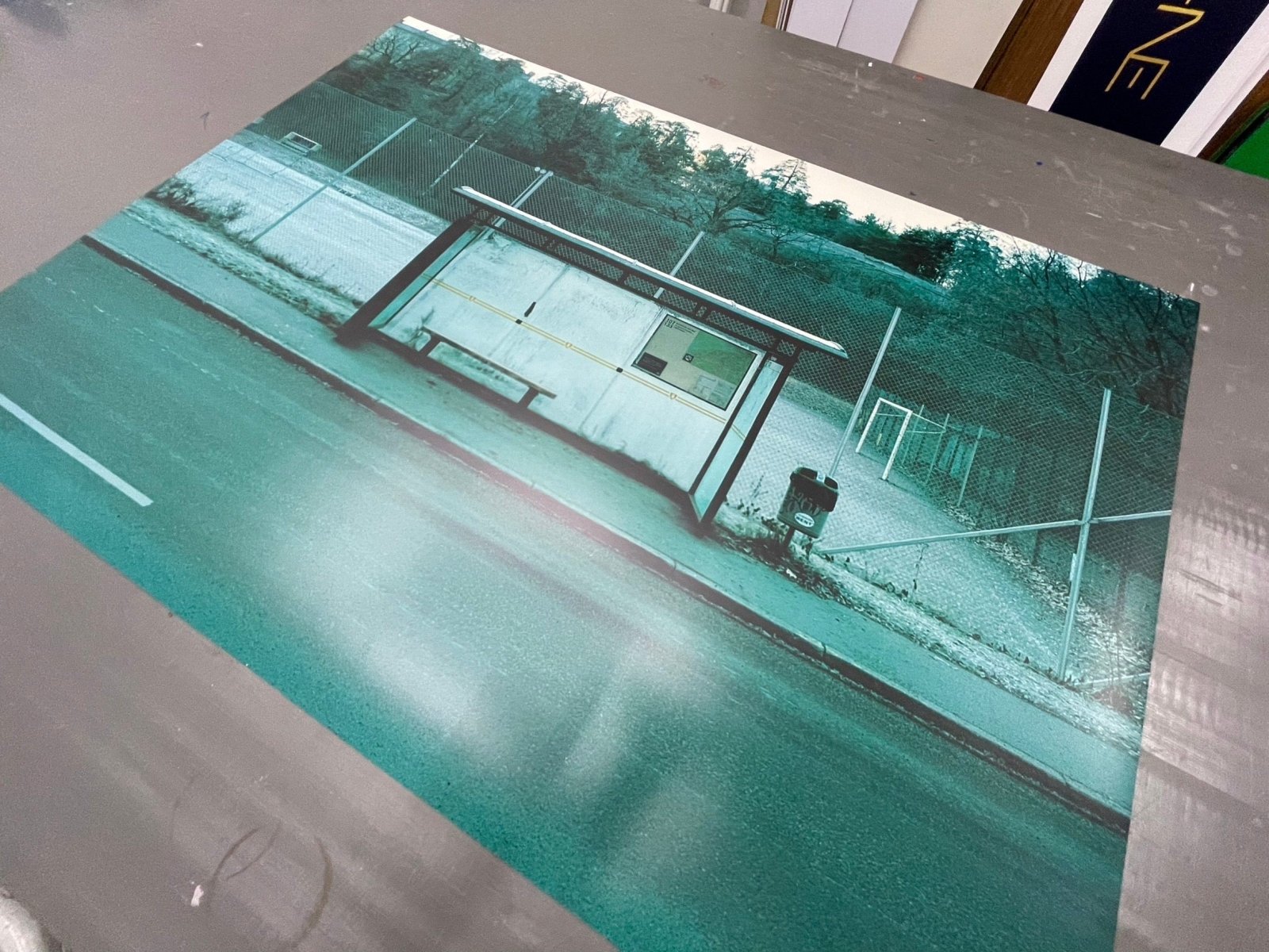 พิมพ์โปสเตอร์โฆษณาสินค้า Poster Ad โปสเตอร์ขนาดใหญ่ พิมพ์คมชัด สีสด เหมาะสำหรับงานโปรโมชัน โฆษณา และตกแต่งร้าน