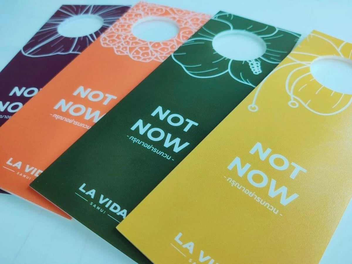 ป้ายแขวน ป้ายคล้องโซ่ และป้ายห้อย พิมพ์คมชัด แข็งแรง ใช้งานสะดวก เหมาะสำหรับป้ายร้านค้า ป้ายประชาสัมพันธ์ และงานอีเวนต์