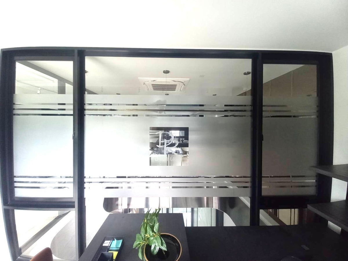 สติ๊กเกอร์ฝ้า ฉลุไดคัท ติดกระจก ลวดลายคมชัด เหมาะสำหรับออฟฟิศ ร้านค้า และงานตกแต่งกระจก