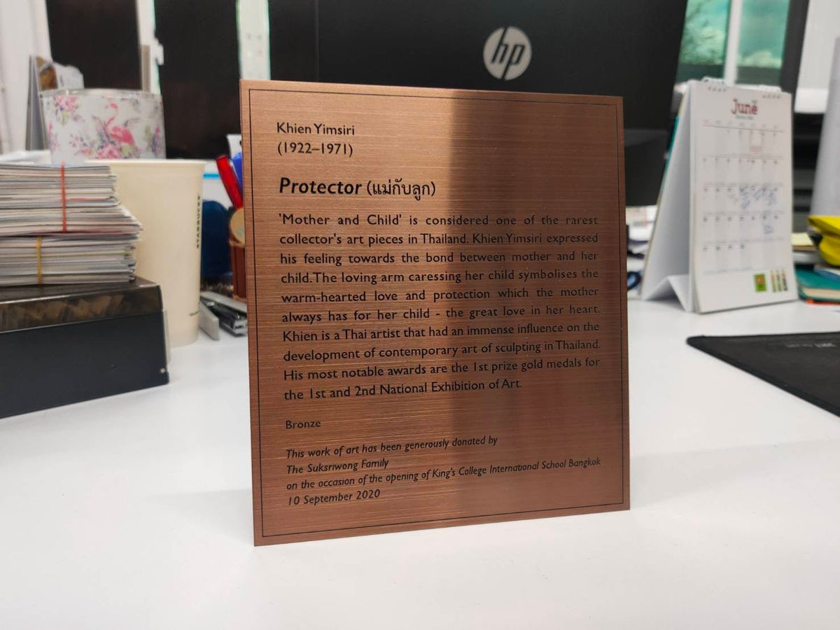 ป้ายสแตนเลส คอปเปอร์ แฮร์ไลน์ โทนทองแดงหรูหรา ทนทาน เหมาะสำหรับป้ายองค์กรและอาคารพาณิชย์