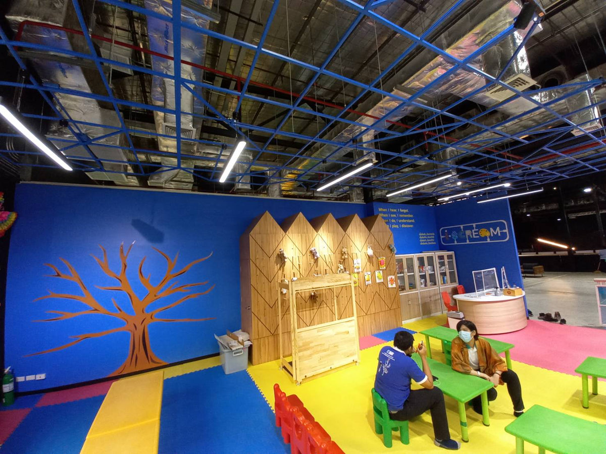 จัดบูธ ตกแต่งดิสเพลย์ร้าน ออกแบบครบวงจร เหมาะสำหรับงานอีเวนต์ งานแสดงสินค้า และโปรโมชัน