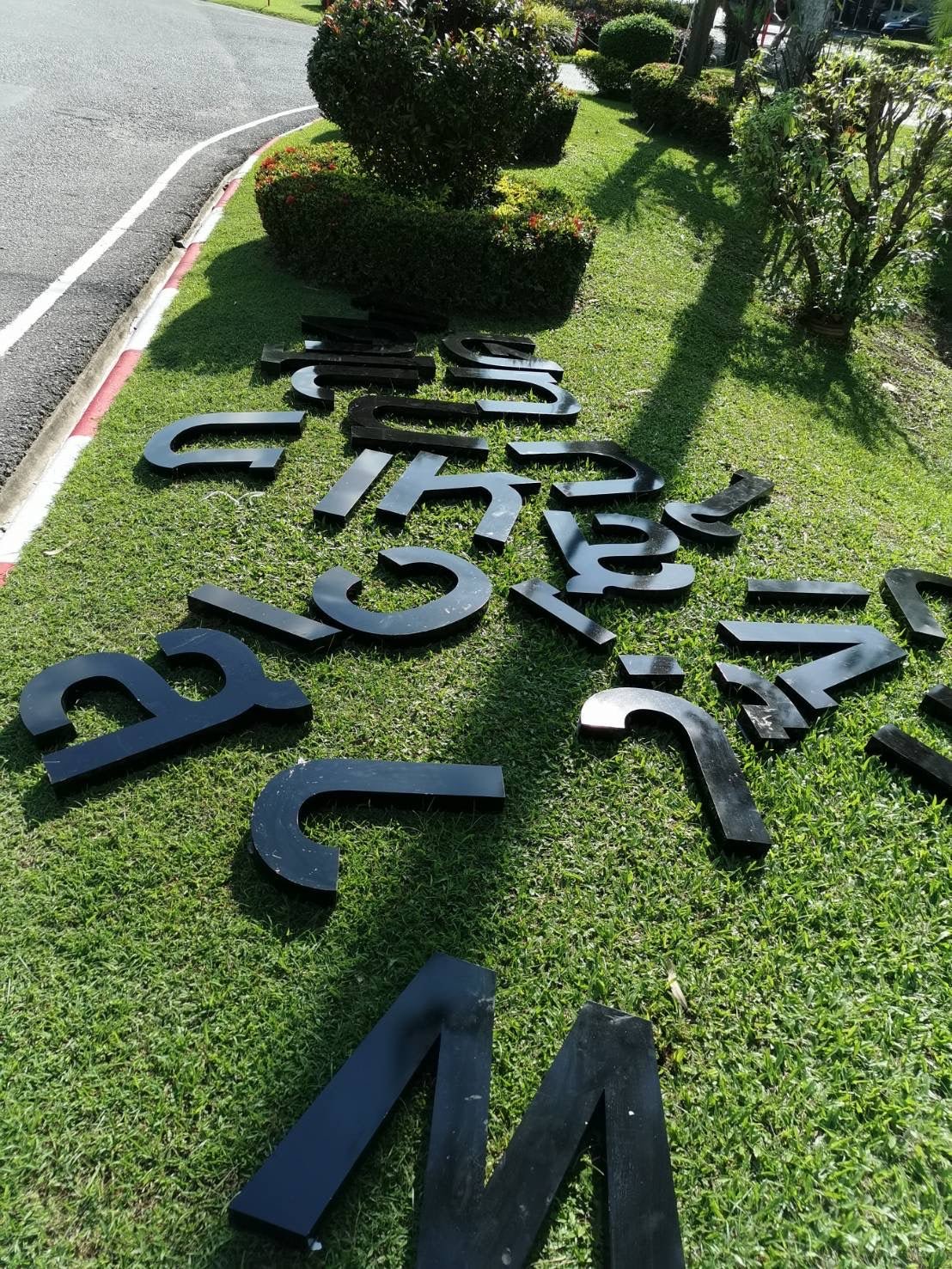 custom signage ป้ายหน้าทางเข้า สนามกอล์ฟ wall sign