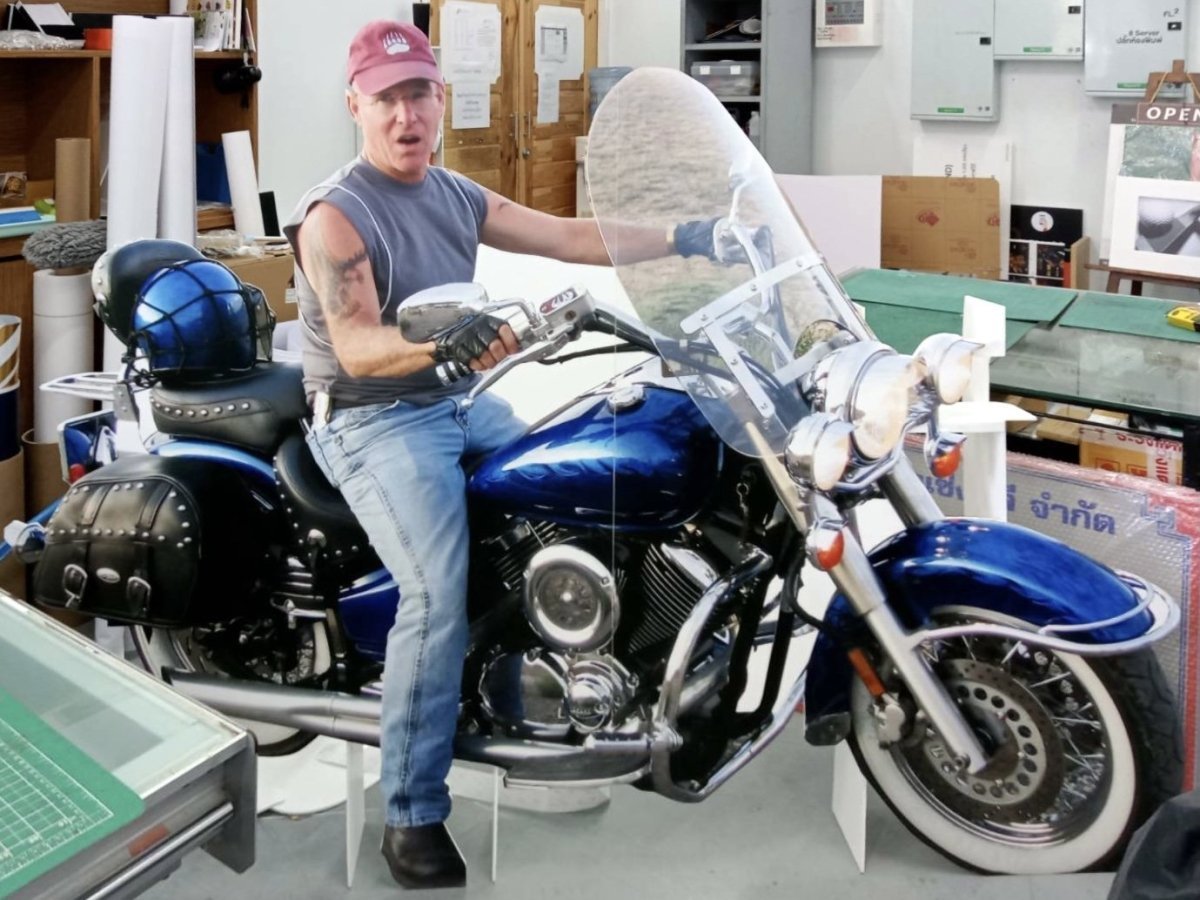 สแตนดี้ไดคัท Standee Die-Cut พิมพ์คมชัด น้ำหนักเบา ไดคัทตามแบบ เหมาะสำหรับงานอีเวนต์ โปรโมชัน และป้ายโฆษณา