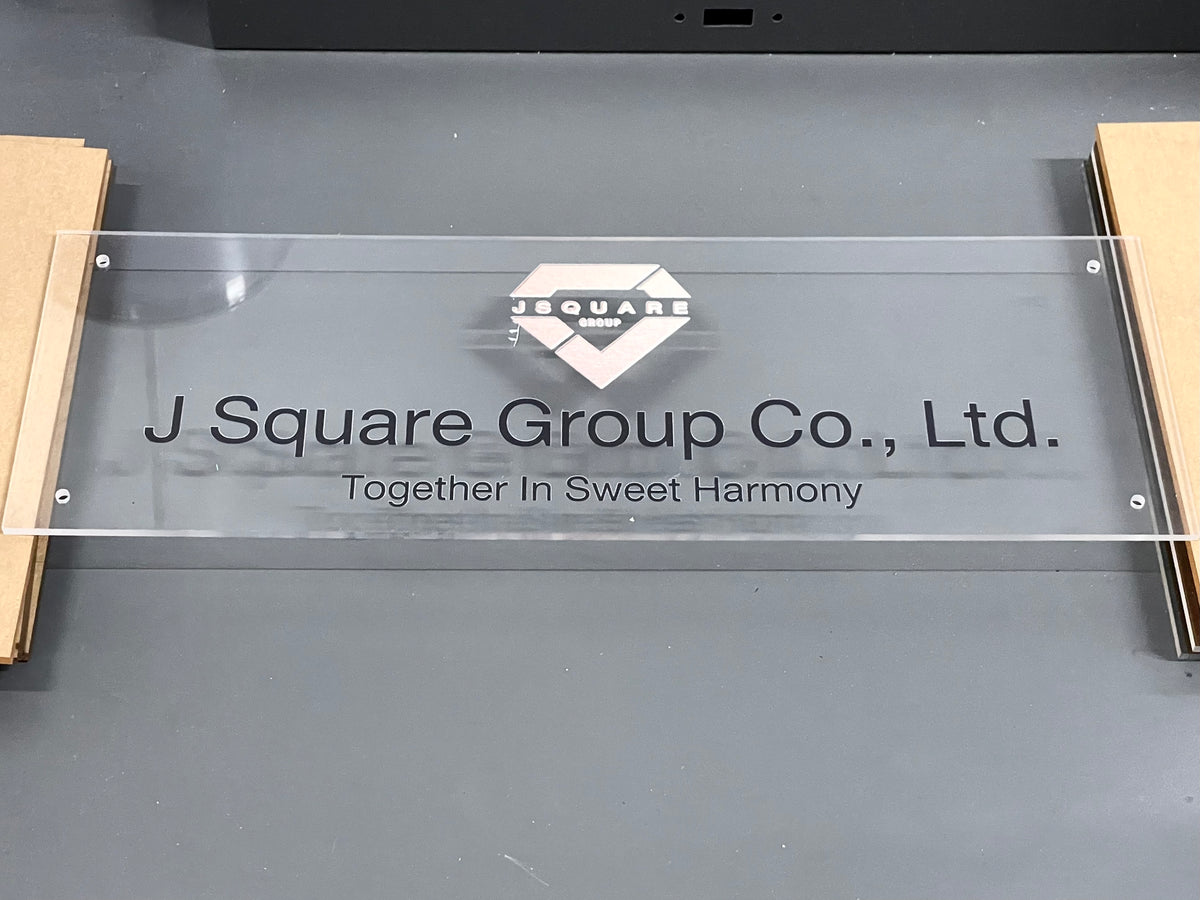 ป้ายอะคริลิคใส และพิมพ์อะคริลิคใส โปร่งใส พิมพ์คมชัด ดีไซน์หรูหรา เหมาะสำหรับป้ายบริษัท ร้านค้า และงานตกแต่งอาคาร