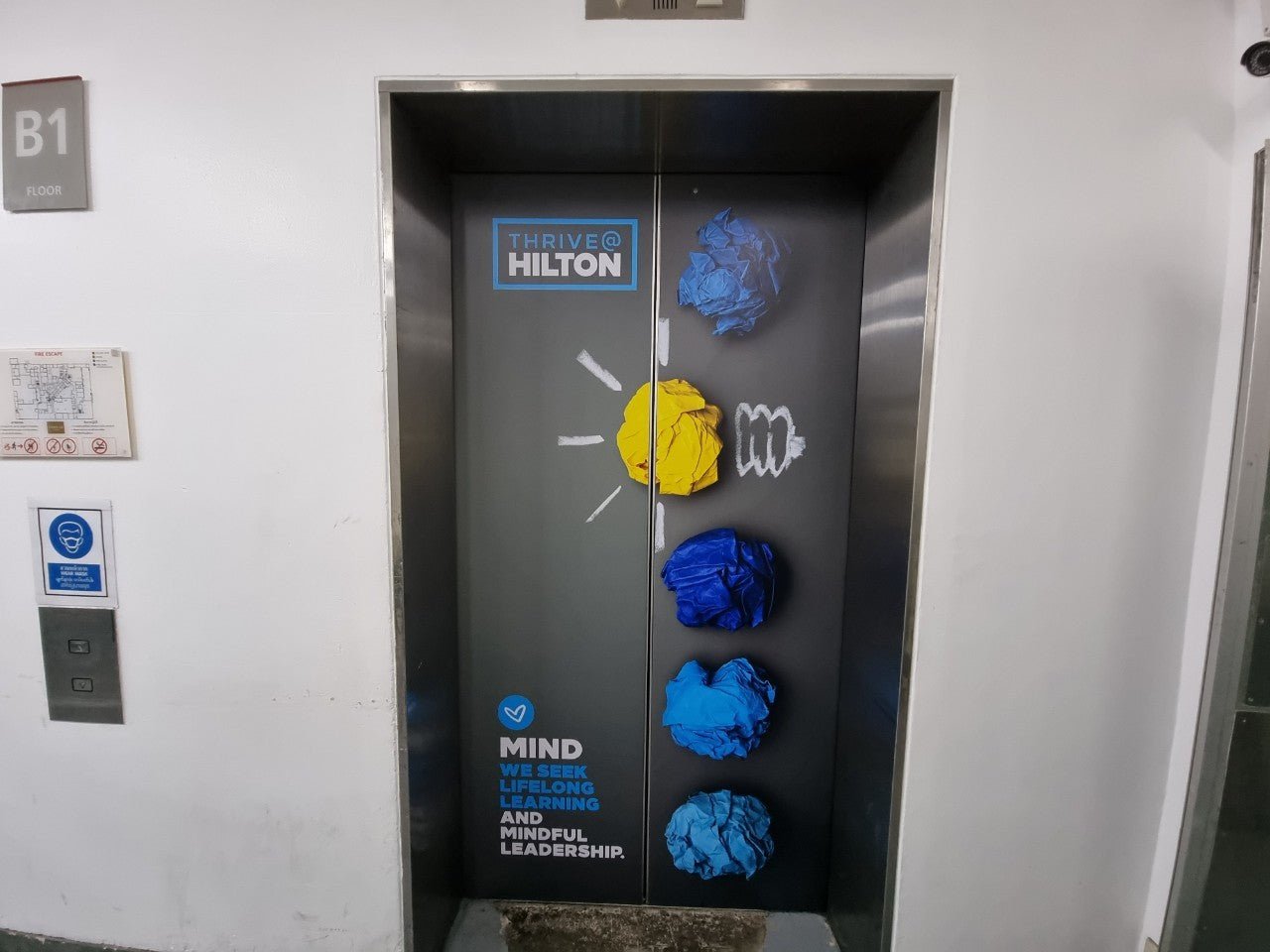 สติ๊กเกอร์ติดลิฟท์ Elevator Sticker พิมพ์คมชัด เหมาะสำหรับงานโฆษณา โปรโมชัน และตกแต่งภายในอาคาร สำนักงาน หรือห้างสรรพสินค้า