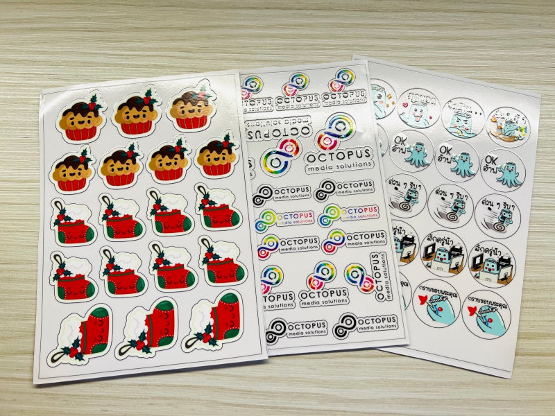 สติ๊กเกอร์ยูวี สกรีนติดสินค้า พิมพ์คมชัด ทนทาน กันน้ำ เหมาะสำหรับฉลากสินค้าและบรรจุภัณฑ์