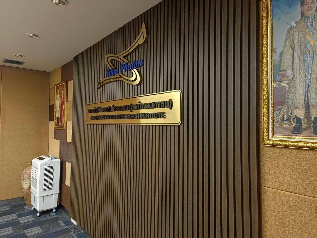 ป้ายสถาบัน ตัวอักษรคมชัด ดีไซน์ทางการ เหมาะสำหรับสถาบันการศึกษา มหาวิทยาลัย และองค์กร