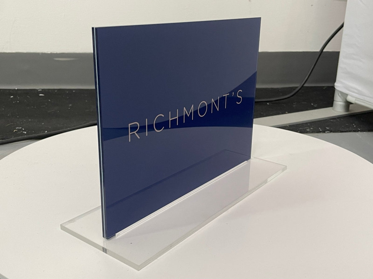 ป้ายอะคริลิคตั้งโต๊ะ และกรอบรูปอะคริลิคใส พิมพ์คมชัด ดีไซน์หรูหรา เหมาะสำหรับป้ายราคา เมนูร้านอาหาร และงานตกแต่ง