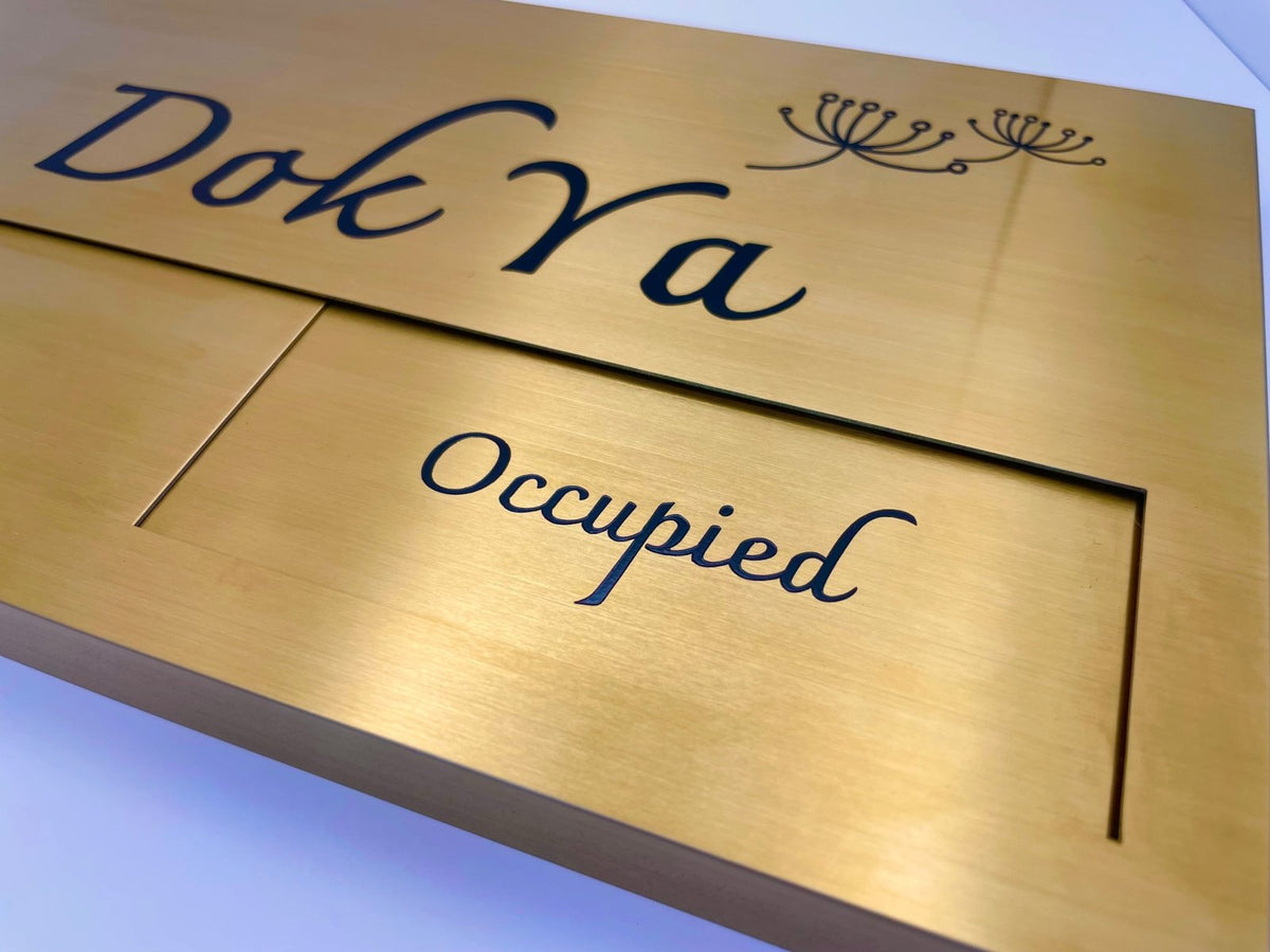 ป้ายสแตนเลส ทองแฮร์ไลน์ ดีไซน์หรูหรา แข็งแรง ทนทาน เหมาะสำหรับป้ายบริษัท และงานตกแต่งอาคาร