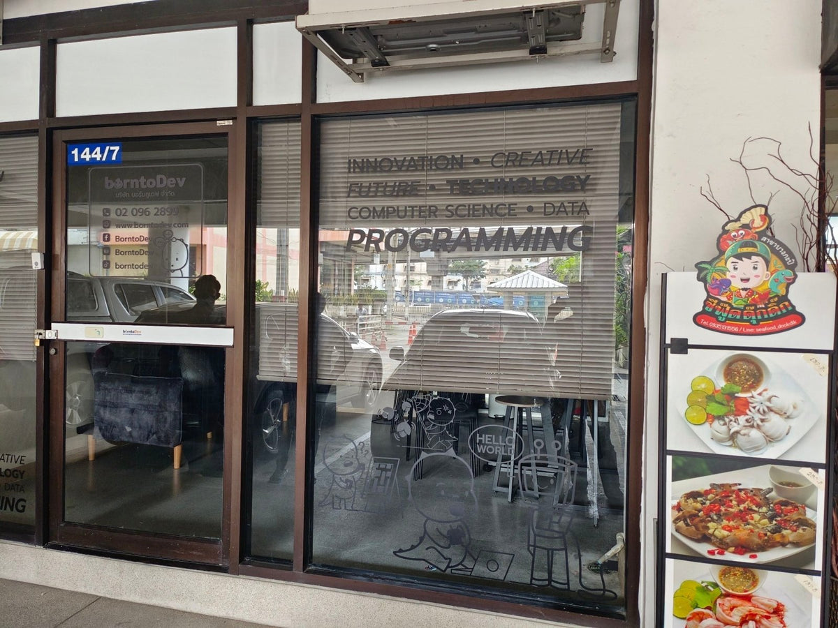 สติ๊กเกอร์ไดคัท และสติ๊กเกอร์ติดกระจกหน้าร้าน พิมพ์คมชัด สีสวยทนทาน เหมาะสำหรับงานตกแต่งร้านค้า โปรโมชัน และโฆษณา