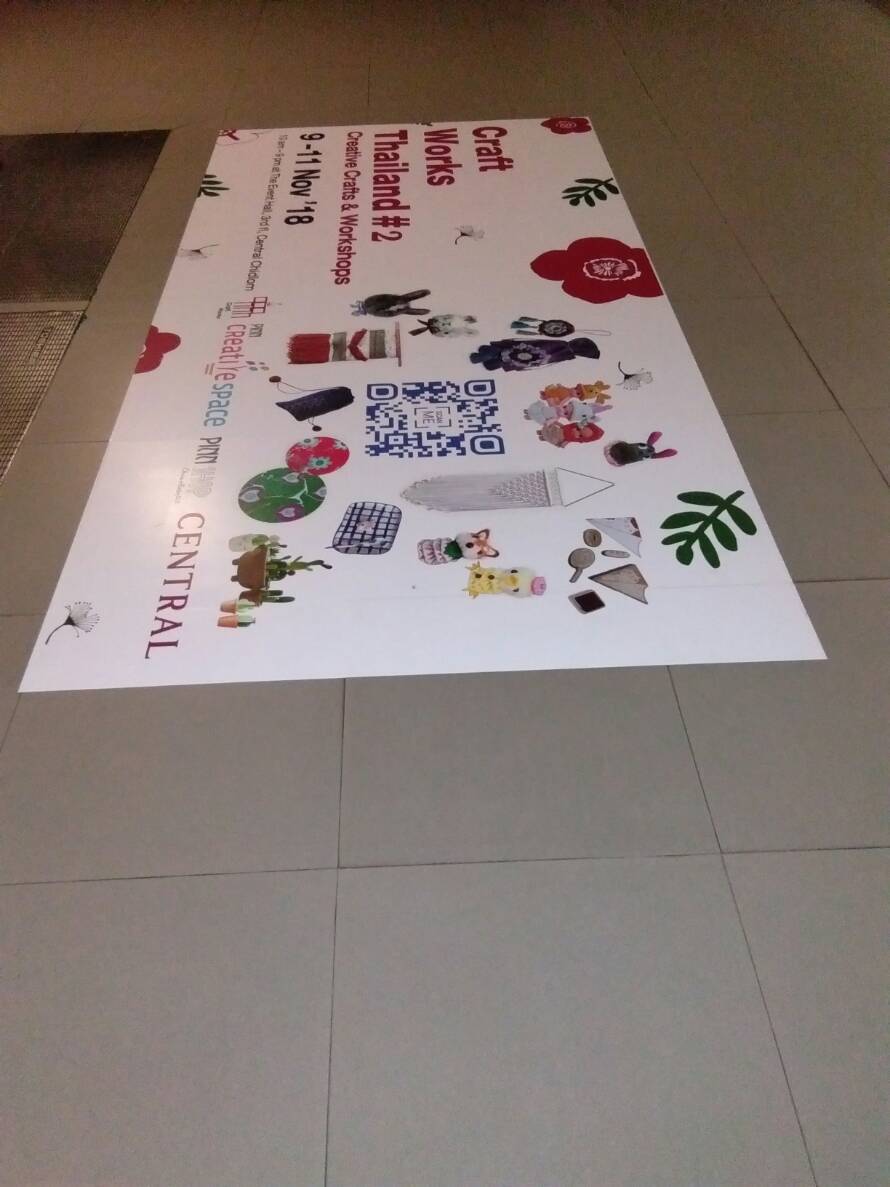 สติ๊กเกอร์ติดพื้น และสติ๊กเกอร์ติดทางเดิน พิมพ์คมชัด กันลื่น ทนทาน เหมาะสำหรับงานประชาสัมพันธ์ ป้ายบอกทาง และงานอีเวนต์