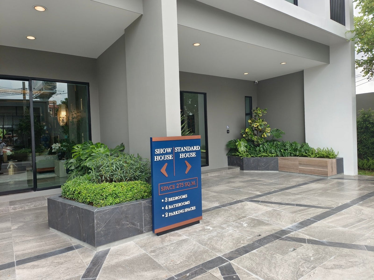 ป้ายตั้ง Totem ป้ายเสาบอกทาง เสาประชาสัมพันธ์ ดีไซน์สูงเด่น เหมาะสำหรับห้างสรรพสินค้าและอาคาร