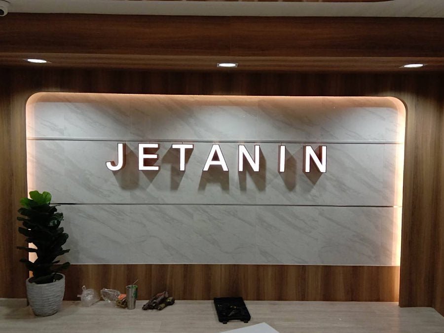 ป้ายอักษรไฟออกหน้า สว่างชัดเจน ดีไซน์โดดเด่น เหมาะสำหรับร้านค้า บริษัท และงานโฆษณา