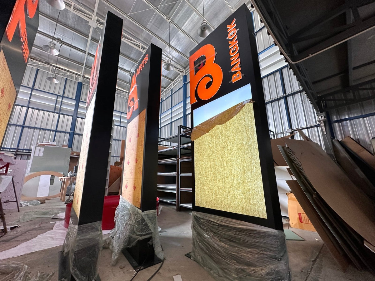 ป้ายตั้ง Totem ป้ายเสาบอกทาง เสาประชาสัมพันธ์ ดีไซน์สูงเด่น เหมาะสำหรับห้างสรรพสินค้าและอาคาร