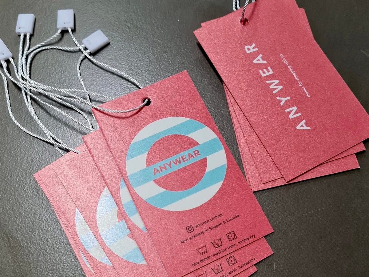 ป้ายแท็ก ป้าย Tag พิมพ์คมชัด ใช้เป็นป้ายสินค้า ป้ายราคา หรือป้ายโลโก้ เหมาะสำหรับร้านค้า งานอีเวนต์ และการโปรโมชันสินค้า