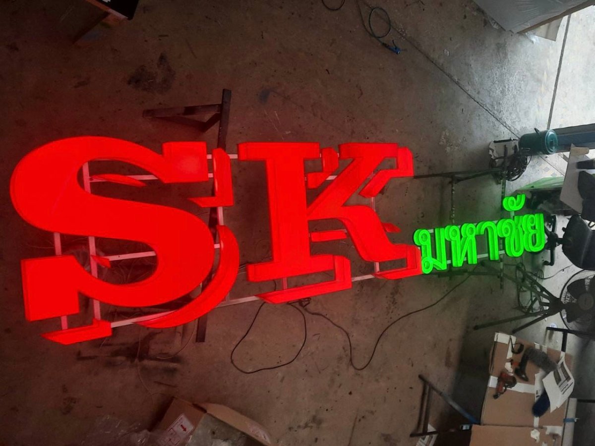 ตัวอักษรไฟ LED ป้ายไฟ และป้ายไฟโลโก้ สว่างคมชัด ดีไซน์หรูหรา เหมาะสำหรับป้ายร้านค้า บริษัท และงานตกแต่งอาคาร