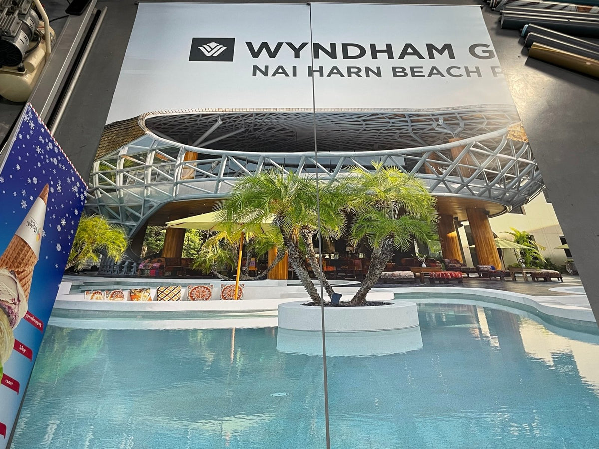 โปสเตอร์แขวนผนัง Hanging Poster พิมพ์คมชัด สีสดใส เหมาะสำหรับงานโฆษณา ประชาสัมพันธ์ และตกแต่งผนัง