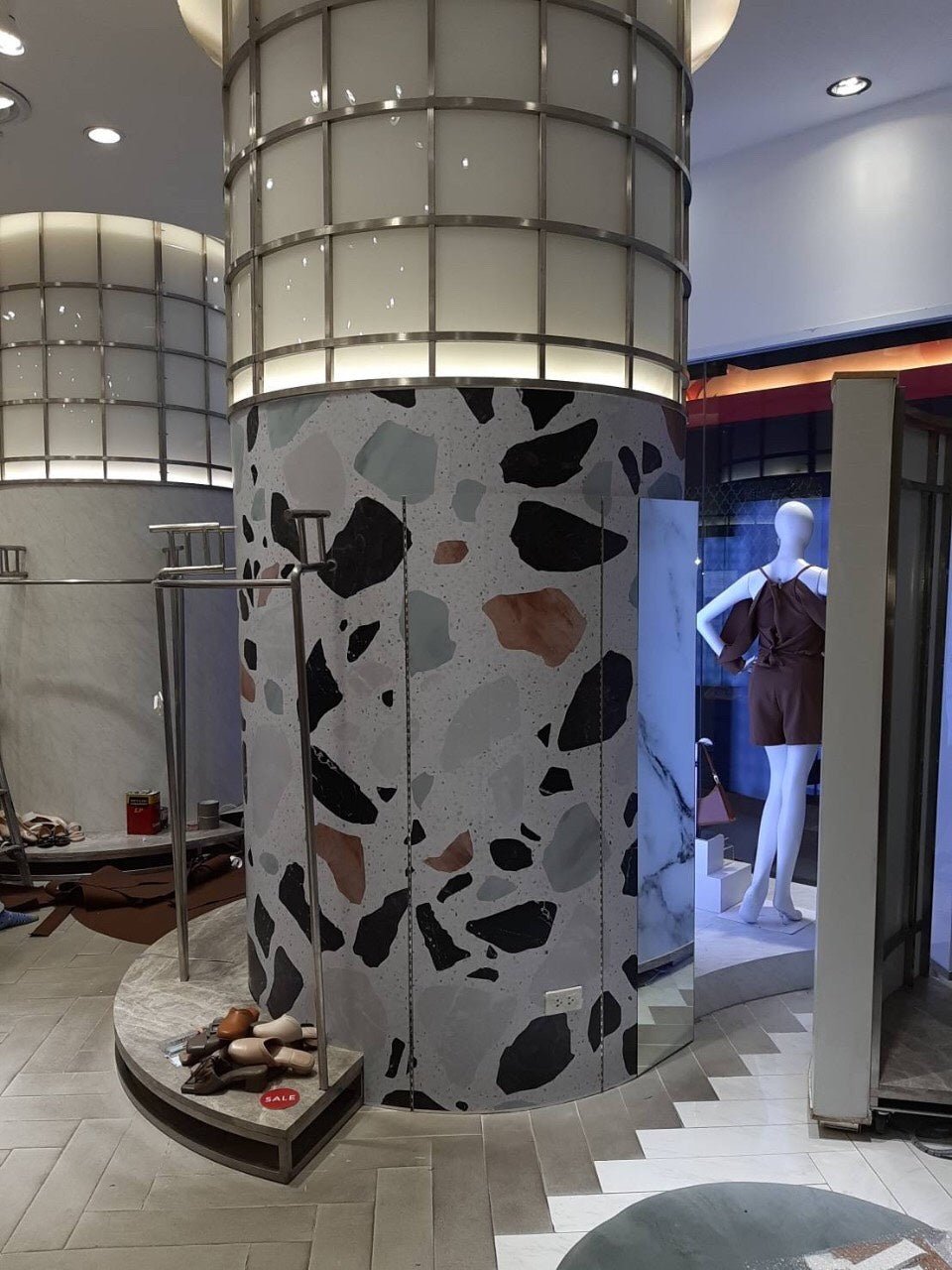 จัดบูธ ตกแต่งดิสเพลย์ร้าน ออกแบบครบวงจร เหมาะสำหรับงานอีเวนต์ งานแสดงสินค้า และโปรโมชัน