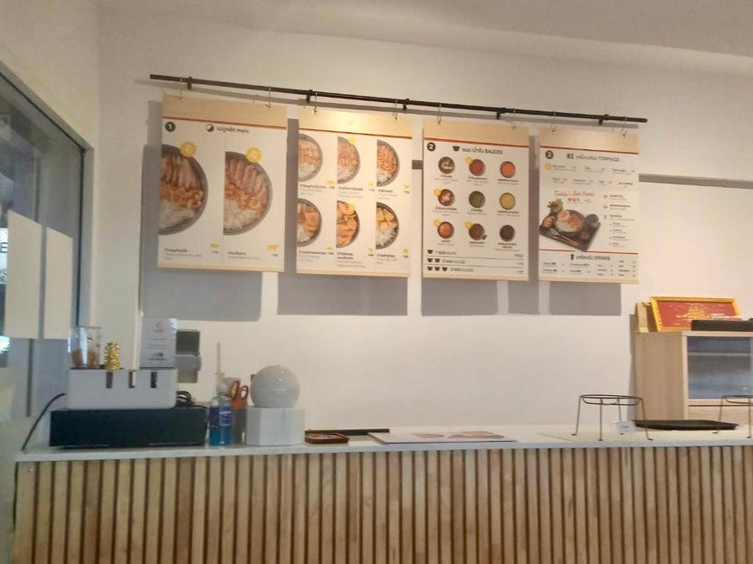 ป้ายเมนูอาหาร ป้ายราคา สำหรับติดผนังและตั้งโต๊ะ พิมพ์คมชัด ใช้งานสะดวก เหมาะสำหรับร้านอาหาร คาเฟ่ และร้านค้า