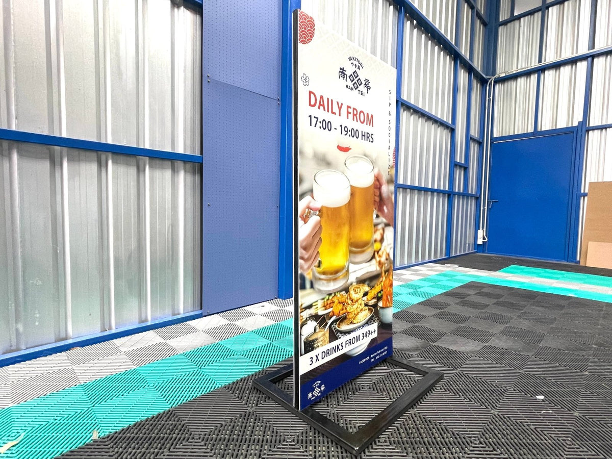 ป้ายตั้งฟิวเจอร์บอร์ด พร้อมโครงเหล็ก แข็งแรง ทนทาน พิมพ์คมชัด เหมาะสำหรับงานอีเวนต์ โปรโมชัน และป้ายโฆษณากลางแจ้ง