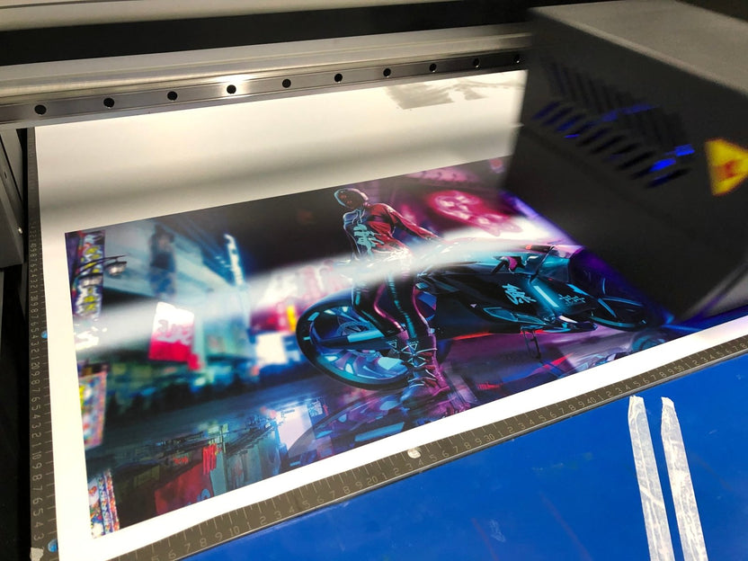 พิมพ์สกรีนยูวี รับสกรีนโลโก้ Print UV Inkjet งานพิมพ์คมชัด ทนทาน เหมาะสำหรับวัสดุหลากหลาย เช่น ไม้ โลหะ และอะคริลิค