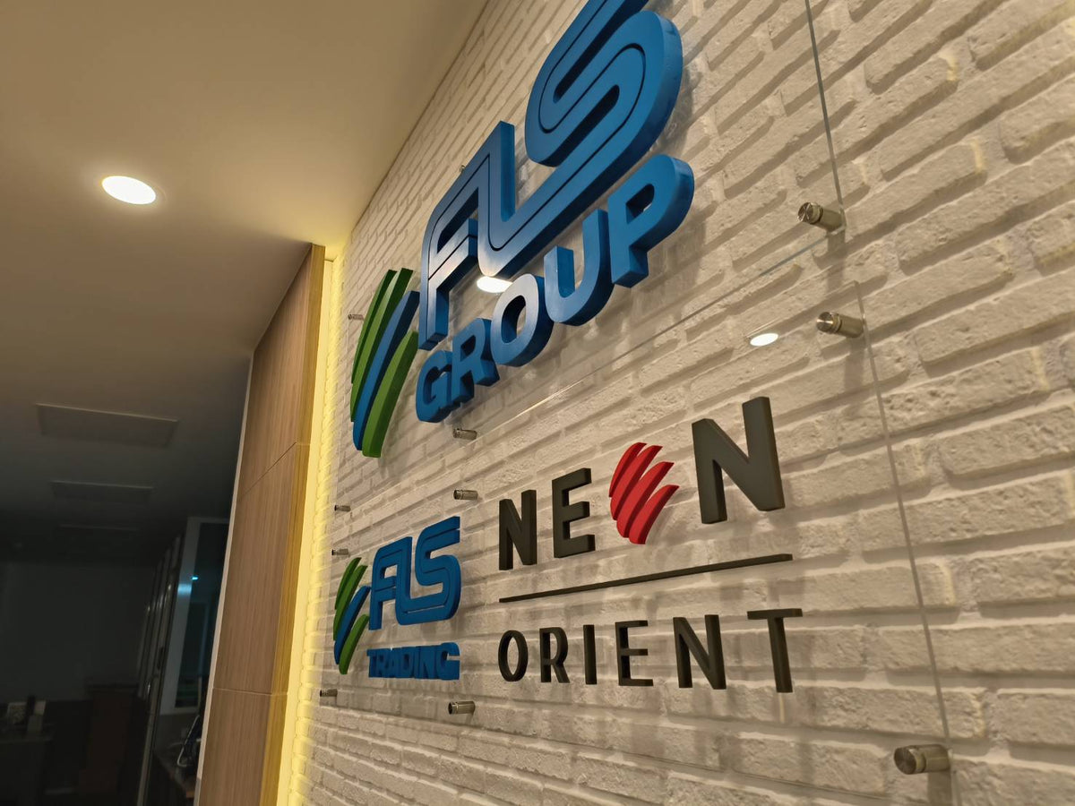 ป้ายอะคริลิคหมุดลอย Standoff ดีไซน์โมเดิร์น พิมพ์คมชัด เหมาะสำหรับป้ายบริษัทและสำนักงาน