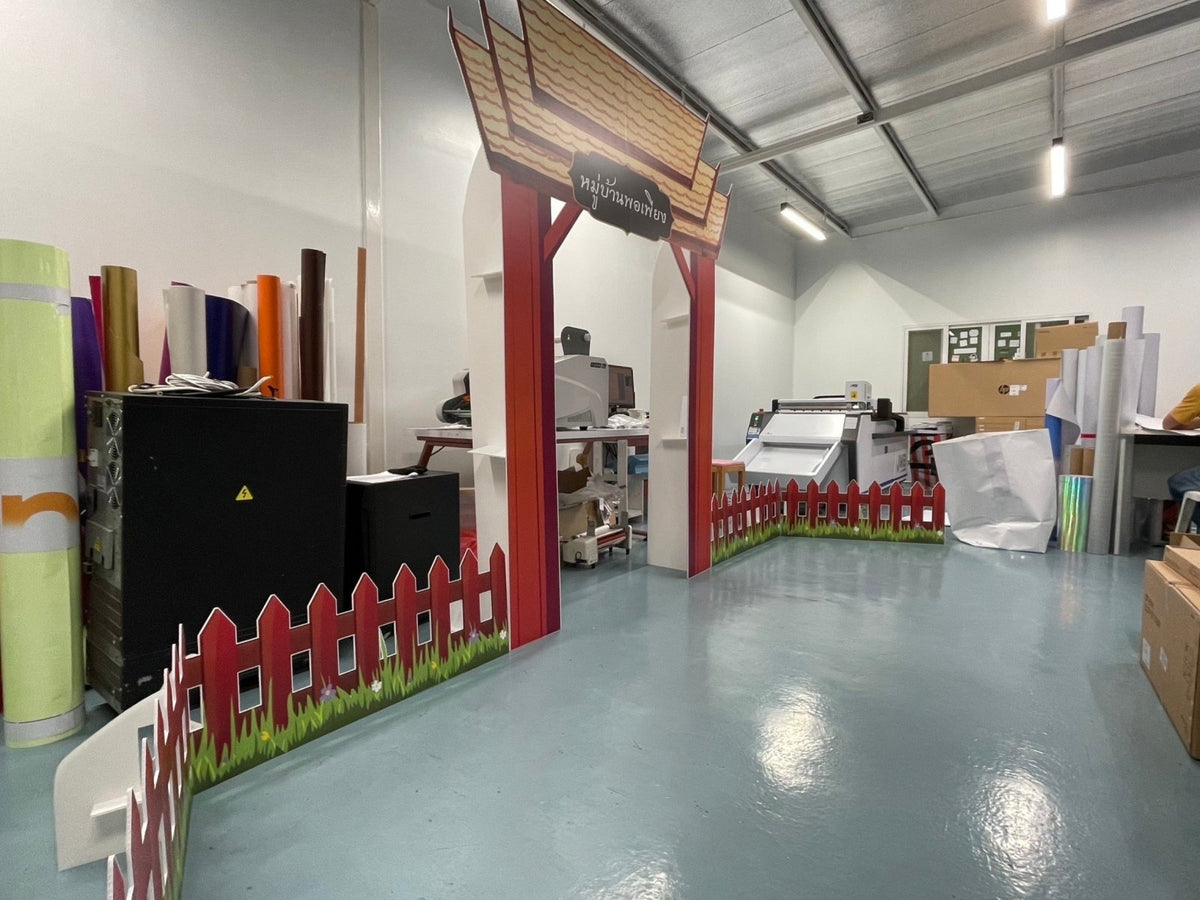 แบคดรอปฟิวเจอร์บอร์ด ฉากถ่ายรูปราคาถูก พิมพ์คมชัด น้ำหนักเบา ติดตั้งง่าย เหมาะสำหรับงานแต่ง งานอีเวนต์ และงานถ่ายภาพ