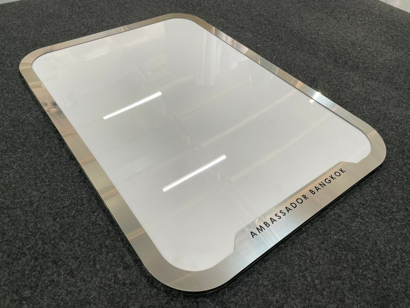 กรอบสแตนเลส กรอบป้ายสอดสแตนเลส แข็งแรง ทนทาน เหมาะสำหรับอาคารสำนักงานและโครงการ