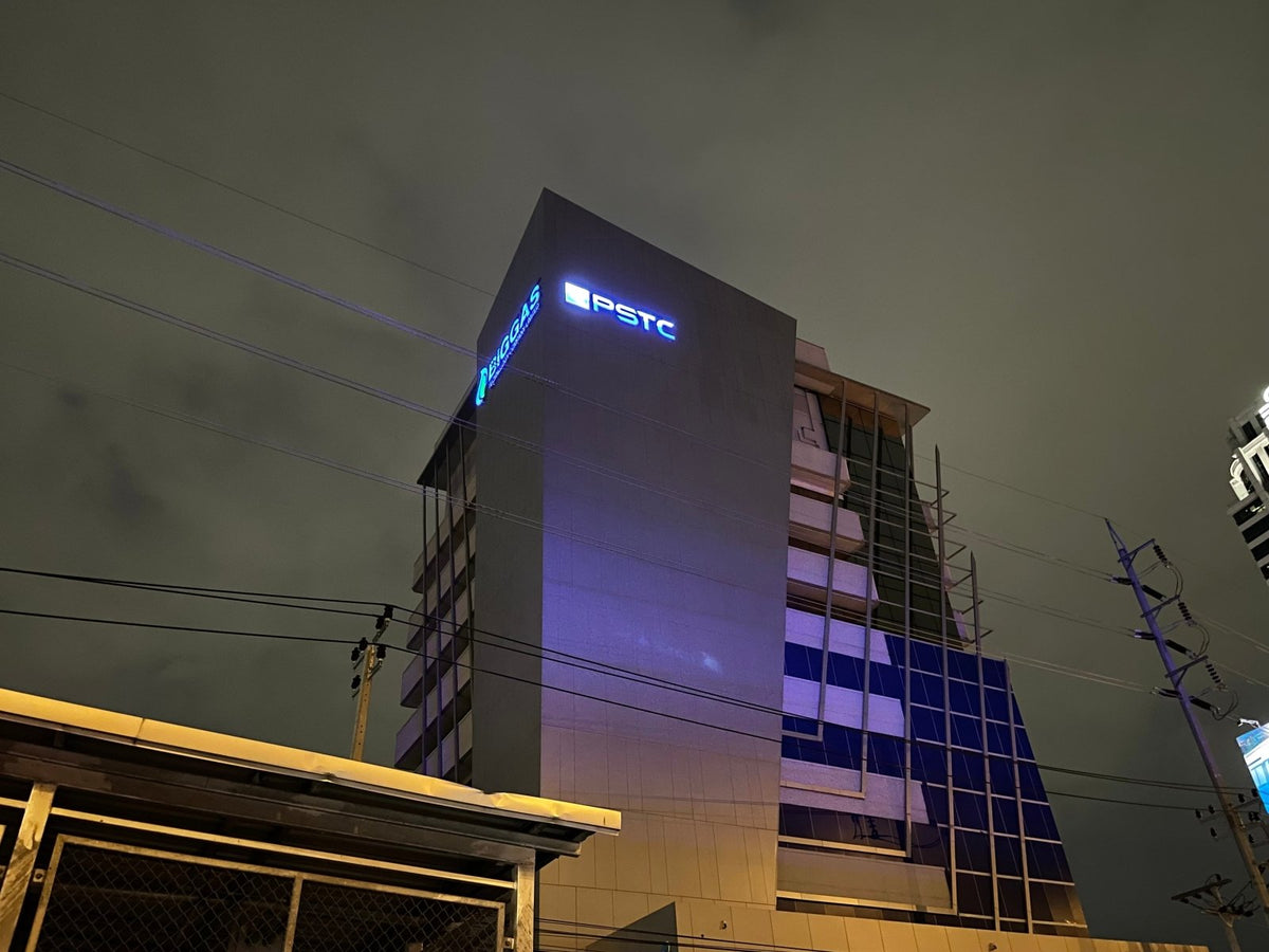 ป้ายชื่ออาคาร อักษรไฟสแตนเลส ติดอาคาร ดีไซน์หรูหรา ทนทาน สว่างโดดเด่น เหมาะสำหรับบริษัท โครงการ และอาคารสำนักงาน