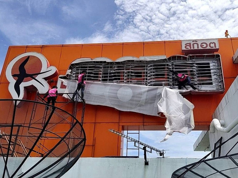 ป้ายกล่องไฟไวนิล และป้ายไฟไวนิลโปร่งแสง Backlit ให้แสงสว่างชัดเจน เหมาะสำหรับงานโฆษณา ป้ายหน้าร้าน และสื่อโปรโมชัน