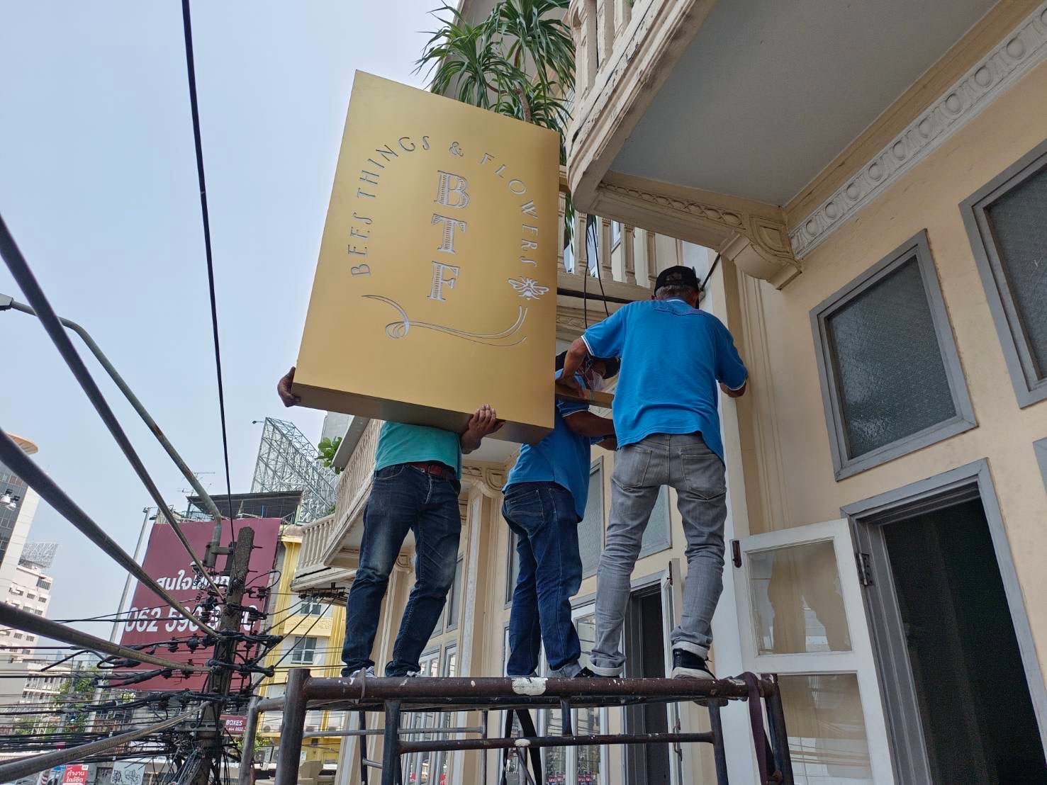 ติดตั้งป้ายตั้งนั่งร้าน แข็งแรง ปลอดภัย เหมาะสำหรับอาคารสูง งานก่อสร้าง และป้ายขนาดใหญ่