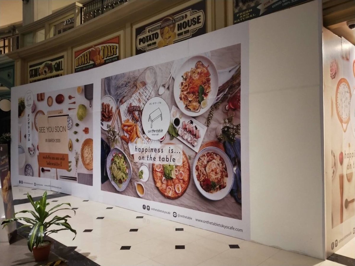 สติ๊กเกอร์และป้ายปิดปรับปรุงร้าน Coming Soon พิมพ์คมชัด สีสด เหมาะสำหรับติดหน้าร้าน โครงการใหม่ และงานรีโนเวท