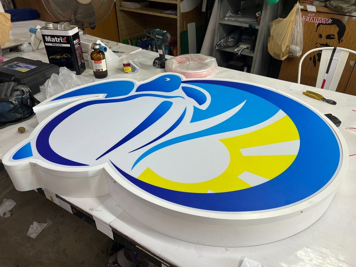 ป้ายโลโก้ไฟออกหน้า กล่องไฟโลโก้ กล่องไฟซิงค์ สว่างชัดเจน เหมาะสำหรับร้านค้าและบริษัท