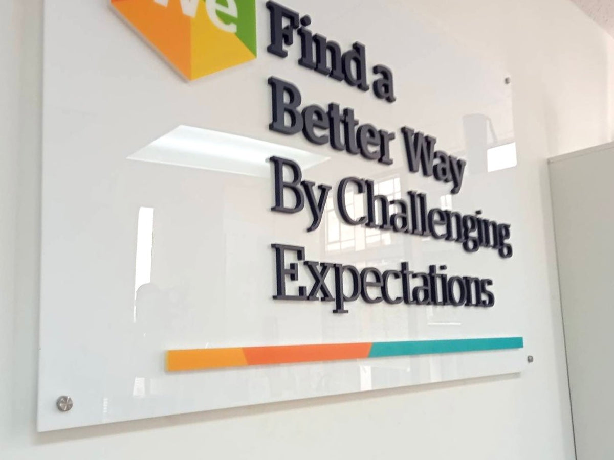 ป้ายอะคริลิค ชื่อบริษัท ติดผนัง พิมพ์ยูวีคมชัด ดีไซน์เรียบหรู เหมาะสำหรับออฟฟิศและองค์กร