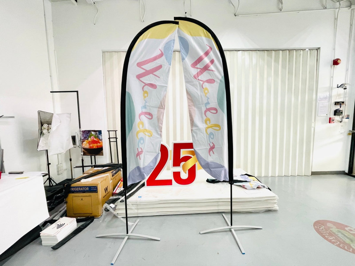 ธงชายหาด ธงปีกนก Beach Flag พิมพ์สีสดคมชัด โครงสร้างแข็งแรง เหมาะสำหรับงานอีเวนต์ โปรโมชัน และสื่อโฆษณาหน้าร้าน