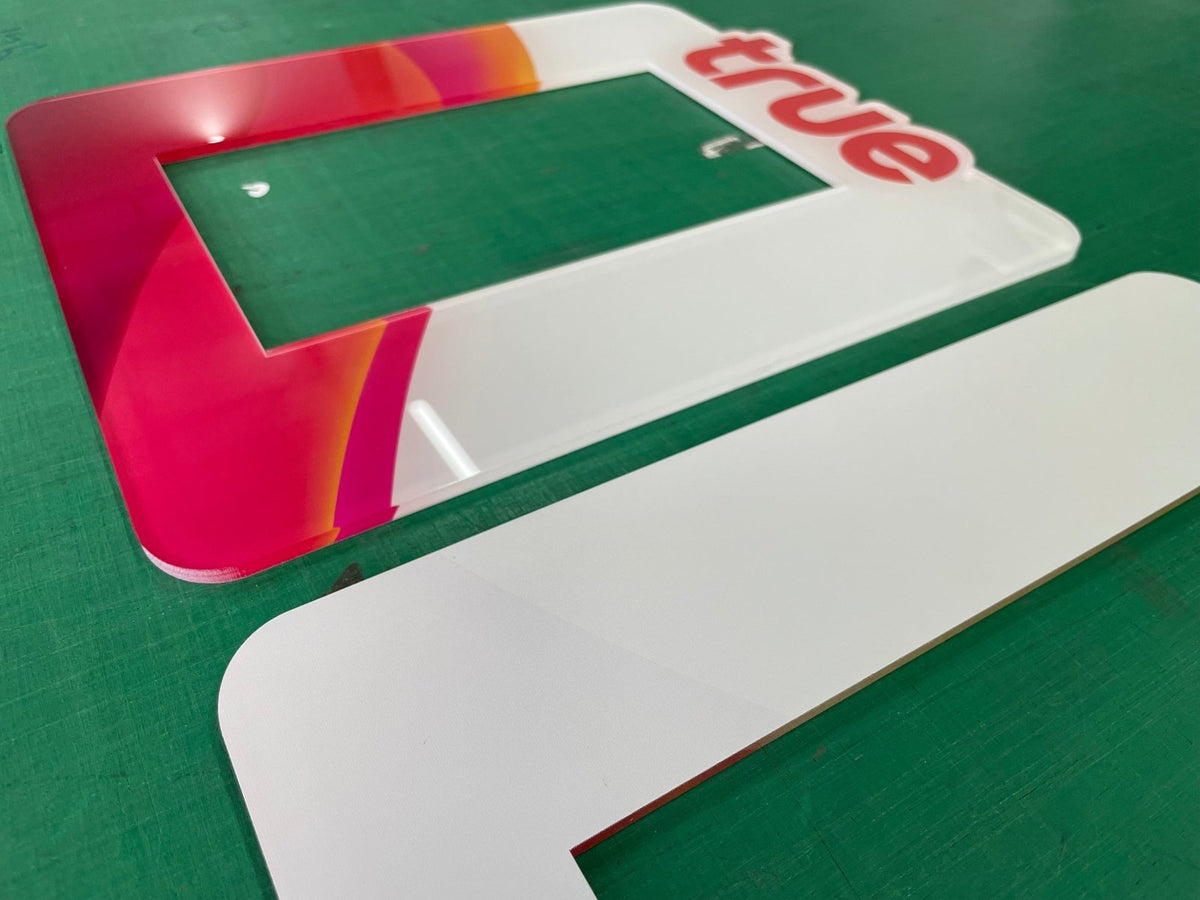 อะคริลิคใสพิมพ์กลับด้าน และพิมพ์พลาสติก พิมพ์คมชัด สีสดใส เหมาะสำหรับป้ายบริษัท ป้ายร้านค้า งานตกแต่ง และงานโฆษณา