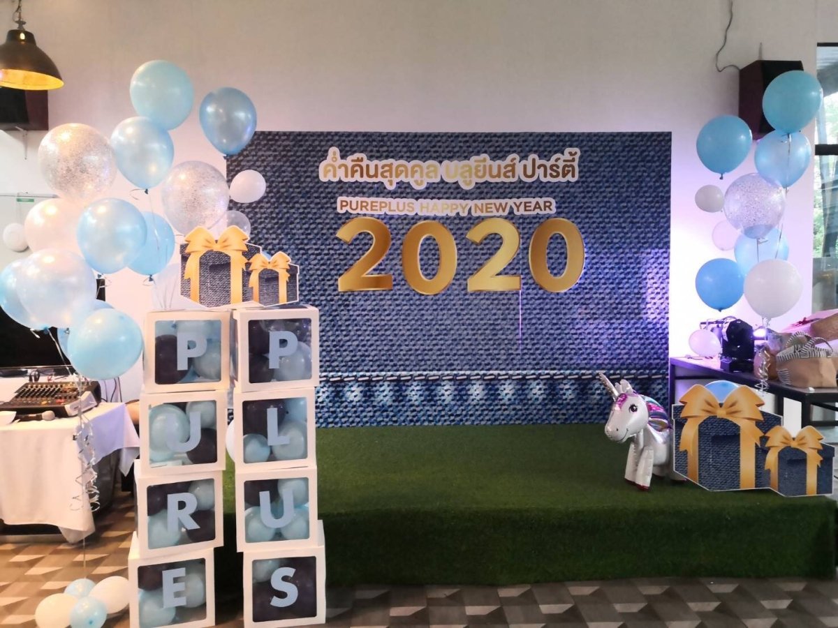 แบคดรอปฟิวเจอร์บอร์ด ฉากถ่ายรูปราคาถูก พิมพ์คมชัด น้ำหนักเบา ติดตั้งง่าย เหมาะสำหรับงานแต่ง งานอีเวนต์ และงานถ่ายภาพ