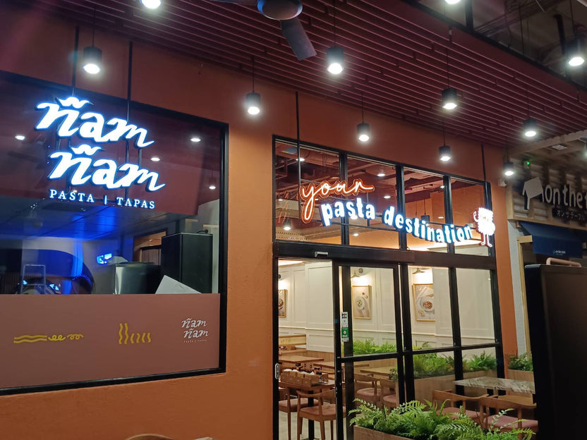 อักษรไฟออกหน้า สว่างชัดเจน ดีไซน์โดดเด่น เหมาะสำหรับป้ายร้านค้า บริษัท และอาคารพาณิชย์