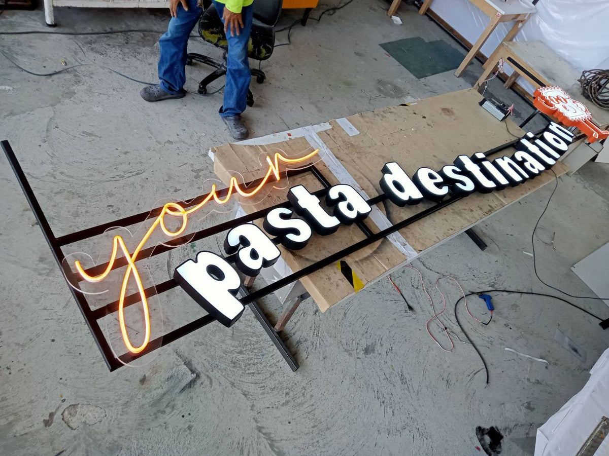 ป้ายอักษรไฟออกหน้า สว่างชัดเจน ดีไซน์โดดเด่น เหมาะสำหรับร้านค้า บริษัท และงานโฆษณา