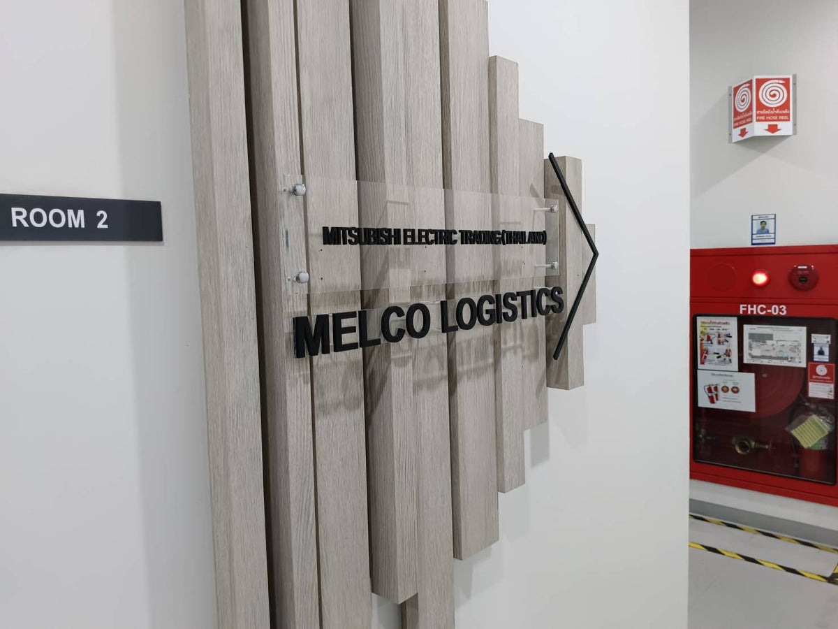 ป้ายอะคริลิคหมุดลอย Standoff ดีไซน์โมเดิร์น พิมพ์คมชัด เหมาะสำหรับป้ายบริษัทและสำนักงาน