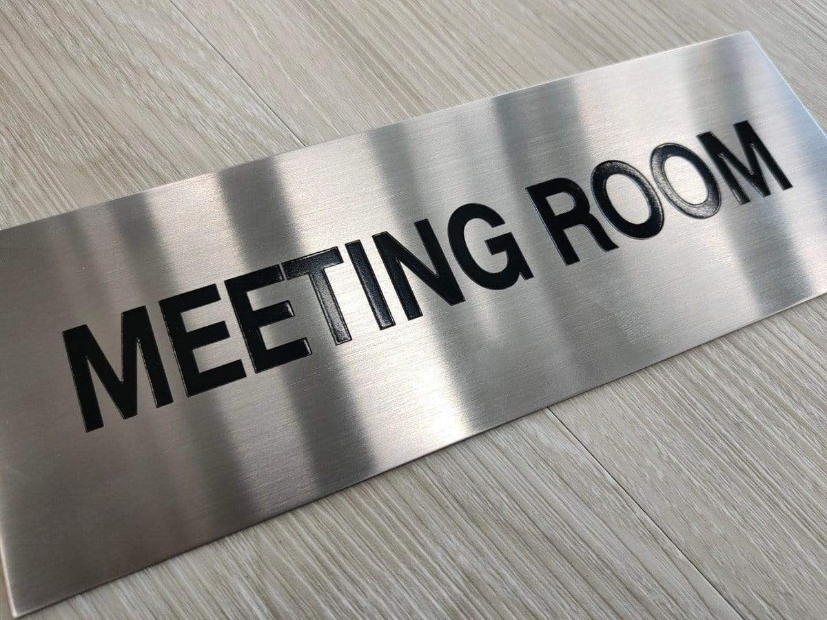 ป้ายสอด รางสอดป้ายหน้าห้อง และป้ายบอกชั้น ดีไซน์เรียบหรู ใช้งานสะดวก เหมาะสำหรับอาคารสำนักงาน โรงเรียน และโรงพยาบาล