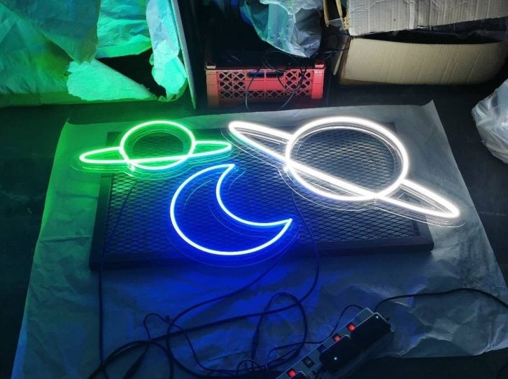 ป้ายไฟนีออน Neon Sign สีสันสดใส ดัดโค้งตามแบบ สวยงามสะดุดตา เหมาะสำหรับร้านอาหาร คาเฟ่ บาร์ และงานตกแต่ง