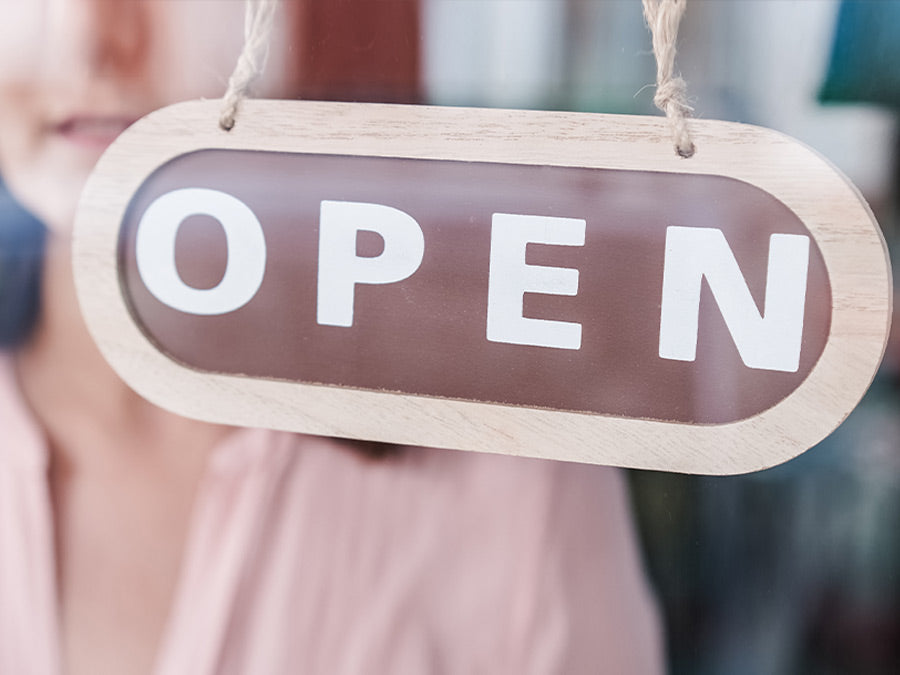 ป้ายคอมโพสิต พิมพ์สกรีนยูวี UV Inkjet พิมพ์คมชัด สีสด ทนทาน เหมาะสำหรับป้ายบริษัท อาคาร โครงการ และงานโฆษณากลางแจ้ง