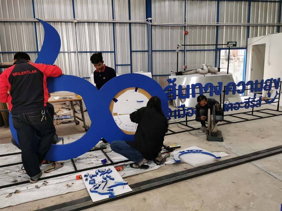 ป้ายพลาสวูดไดคัท plastwood diecut พลาสวูดตัวอักษรทำสีน้ำเงิน ไดคัทตามแบบ