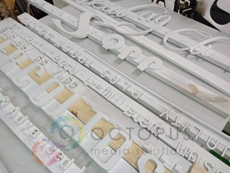 ป้าย plastwood ทำสีไดคัทตามแบบ ป้ายบริษัท SCG ป้ายชื่อร้าน แผ่นพาสวูดตัดตามแบบ