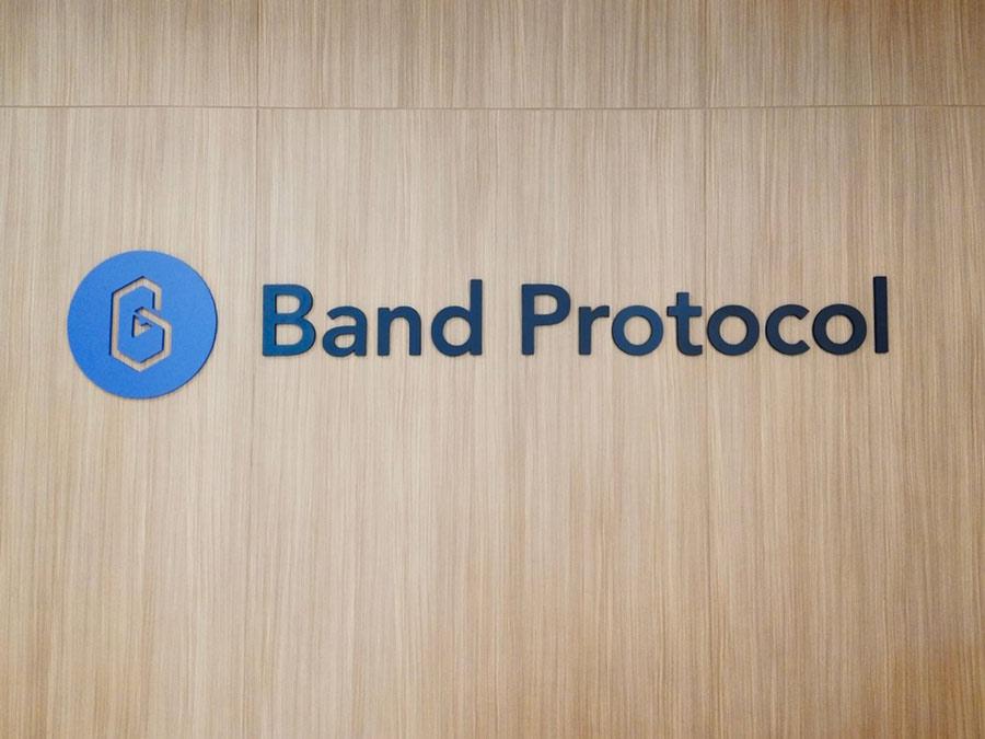 ป้ายโลโก้ Logo design รับติดตั้ง ป้ายพลาสวูด แผ่น plastwood sheet ป้ายหน้าร้าน ติดตั้งป้ายตึกสูง