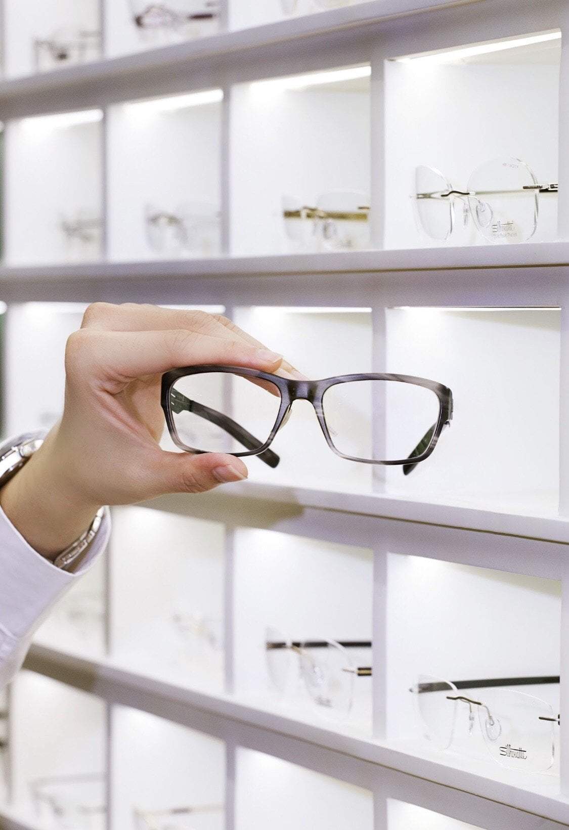 ถ่ายภาพสินค้า (Product) รับถ่ายภาพสินค้า แว่นตาแฟชั่น แว่นสายตา มือถือแว่น