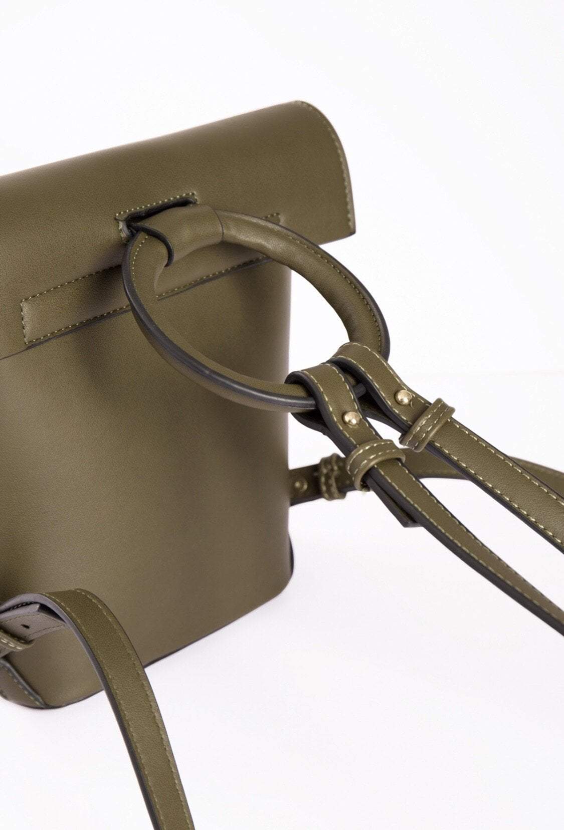 ถ่ายภาพสินค้า (Product)  รับถ่ายภาพกระเป๋าแฟชั่น กระเป๋าสีน้ำตาล ทรงสวย สายสะพาย